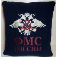 Автомобильная подушка с вышитой эмблемой ФМС России